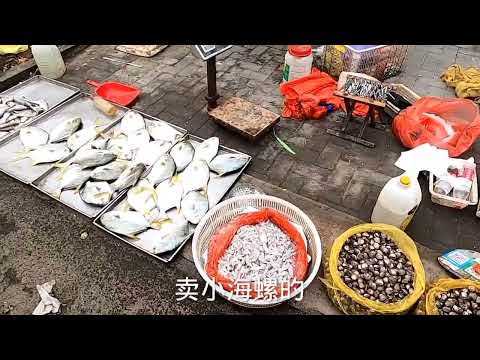 山东青岛农村赶集，鲜活大虾19一斤，海鲜摊位 满大街
