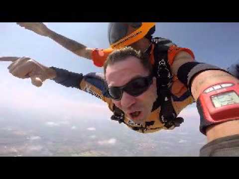 Salto de Paraquedas do Renato C na Queda Livre Paraquedismo 25 10 2015