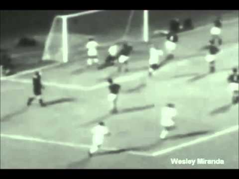 Pelé rare goals 14 - 1961 Pelé rare goal vs AS Roma from European Tour -