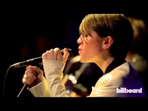 Tegan & Sara perform 