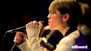 Tegan &amp; Sara perform &quot;I Was a Fool&quot; Live at Billboard Women In Music 2013