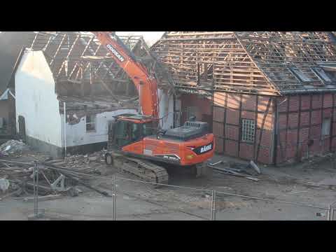 Wenn der Bagger kommt, Abriss in Wassel Take 1 mit einem DOOSAN DX 300CL