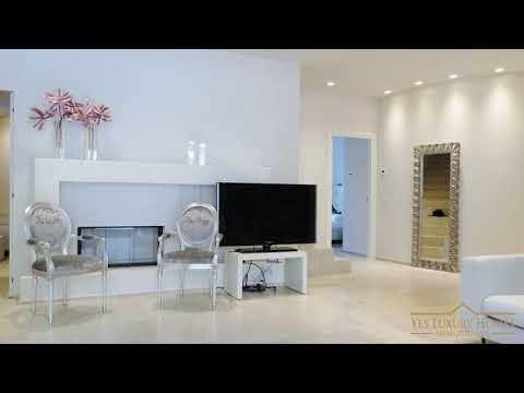 Toscana - Versilia - Villa ristrutturata con piscina a 350 metri dal mare.