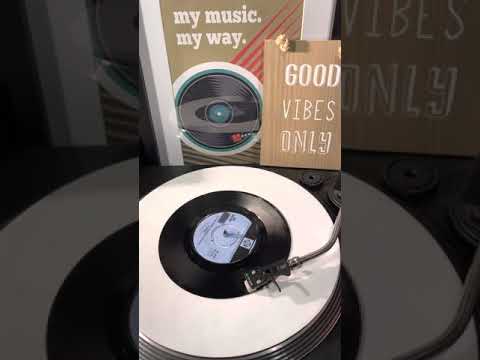 Joe Dolan - You’re Such A Good Looking Woman ( Vinyl 45 ) From 1970 .