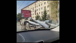 VIDEO Sibiu, sat frumos - Căruță în trafic prin Terezian 1 video