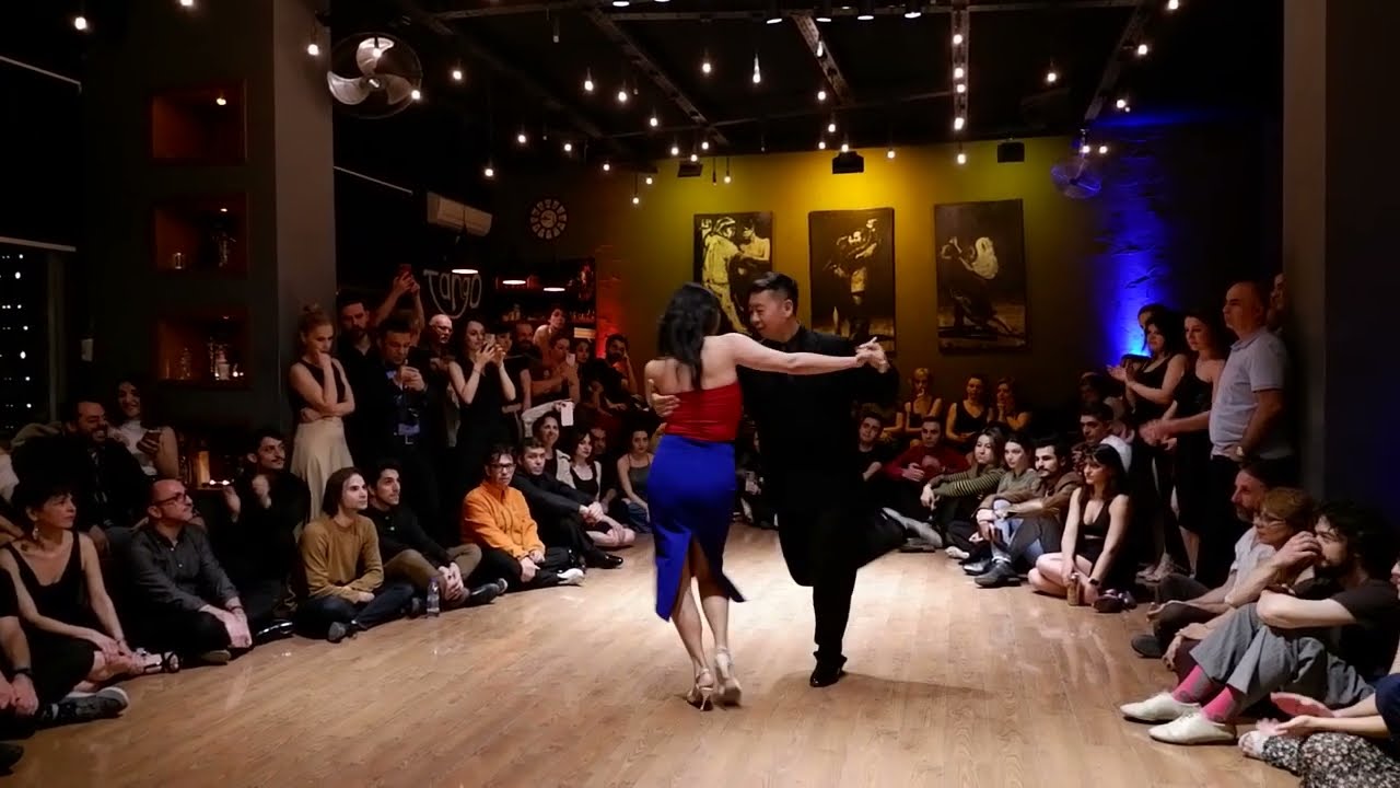 Meng Wang & Miranda Xu - Por La Vuelta