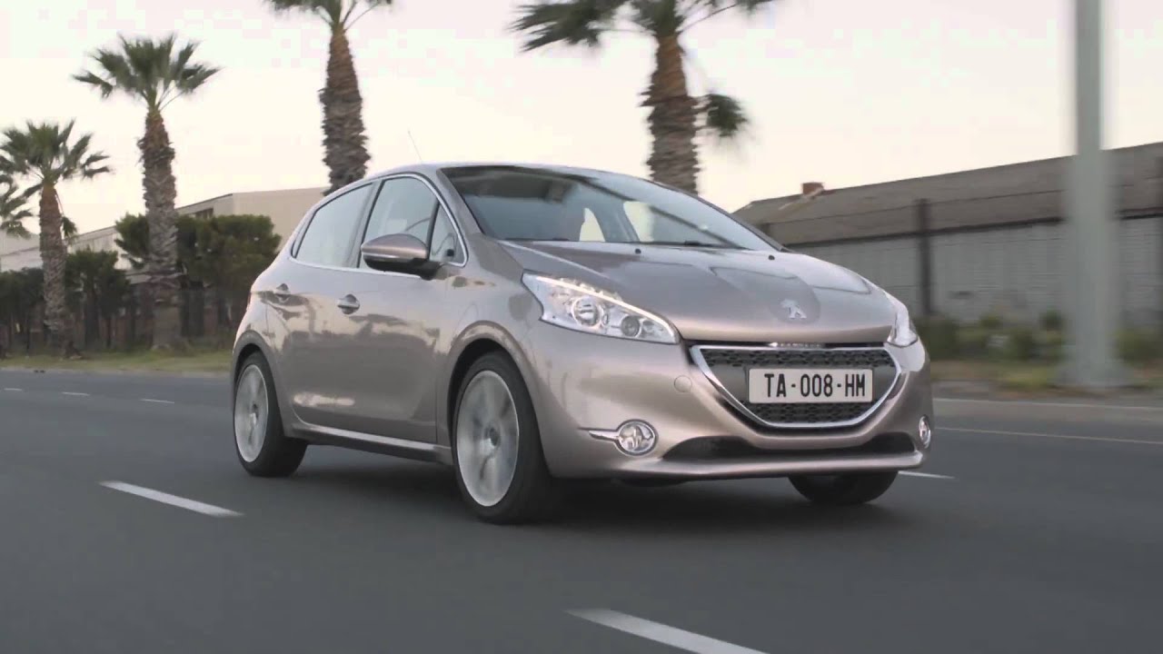 2012 Peugeot 208 (5-door) DRIVING