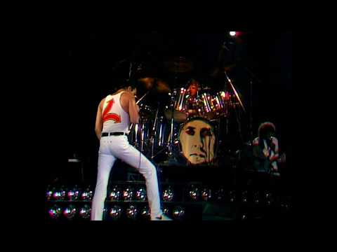 Videoclip de Dragon Attack (Live At Milton Keynes Bowl / June 1982) — Queen