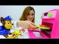 Spaß mit Paw Patrol. Pizza aus Play Doh. Video mit tollen Spielzeugen.