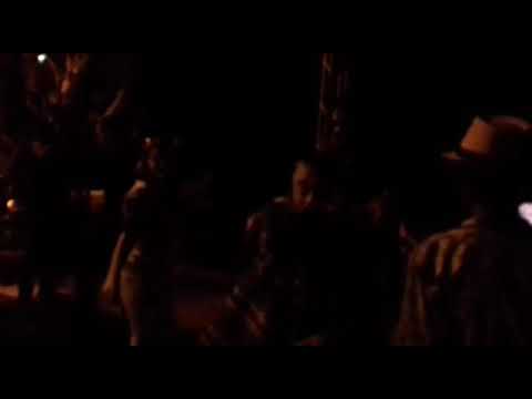 Cometa Halley Nociva acustico  cantando com a galera...