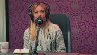 Il fuorionda di Meloni, lo staff la interrompe per il microfono e lei replica stizzita: «E famme ...