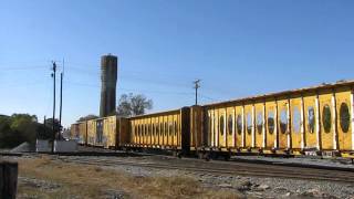 preview picture of video 'CN 8879 Leads The CSXT Q647-12 @ Cordele, Georgia on Saturday November 15th, 2014'