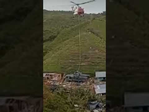 recogiendo siniestro de helicóptero accidentado en Anori Antioquia