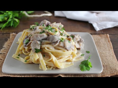 FETTUCCINE ALLA CREMA DI PARMIGIANO E FUNGHI- Creamy mushroom pasta