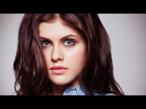 Alexandra Daddario Wallpaper