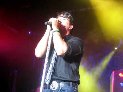 Luis Fonsi at the Nokia Theatre in NYC 6-11-09