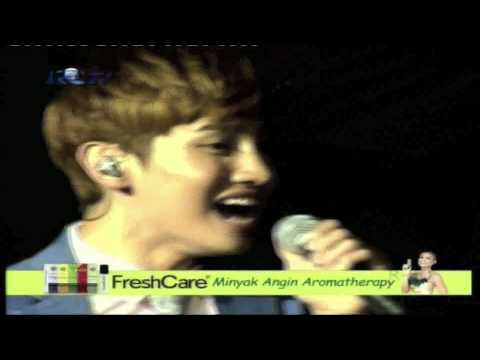 120922 SMTOWN IN JAKARTA Changmin&Kyuhyun (with Taemin) - Just The Way You Are