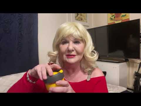 Englezi Piju Kuvano Vino pored Temze u Londonu Zivot u Engleskoj danas