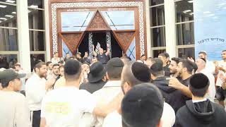 הרב אייל עמרמי - מימונה - שערי האמונה פתוחים בשמים!! (הרב אייל עמרמי) - התמונה מוצגת ישירות מתוך אתר האינטרנט יוטיוב. זכויות היוצרים בתמונה שייכות ליוצרה. קישור קרדיט למקור התוכן נמצא בתוך דף הסרטון