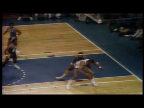 1972: Bucks (Kareem, Oscar) snap Lakers 33-game win streak