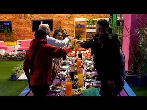 Banoret bejne gezuar darken e pare ne shtepine e It's My Home