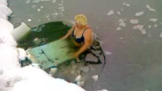preview picture of video 'купание в крещение.3gp'