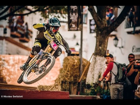 Bernardo Cruz chased by Remy Metailler at Taxco Urban DH 2016