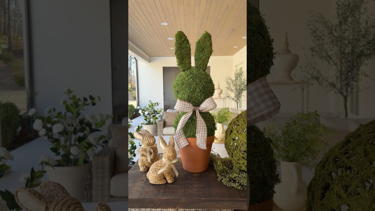 DIY Bunny Topiary! This is such a fun DIY to make for Easter! #easterdecoration #eastercrafts #diy