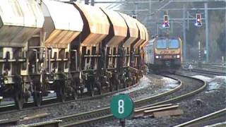 preview picture of video 'CFLcargo 1810 with hopper cars in Ettelbruck. March 19, 2009'