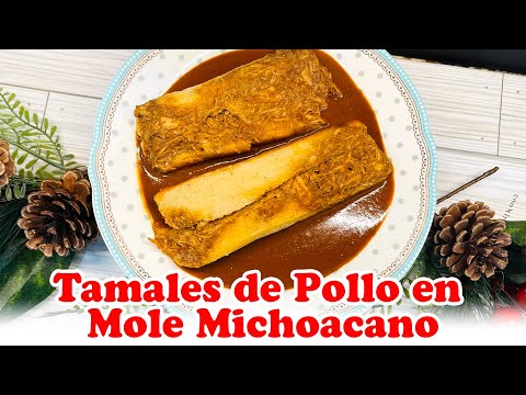 Tamales de Pollo en Mole Michoacano