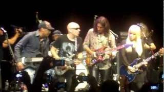 Download lagu Little Wing - Steve Vai, Joe Satriani, Orianthi (Live House of Blues, Hollywood 7-10-2011) mp3