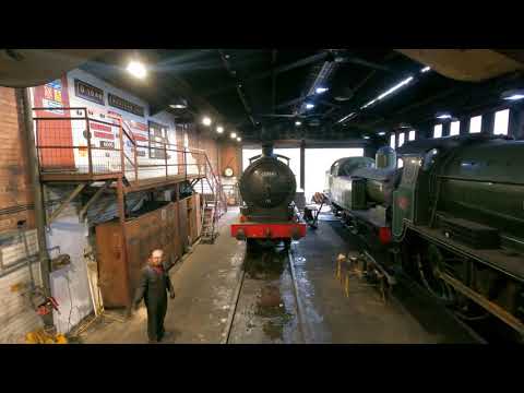 NYMR - Splitting 825 and shunting Repton and 9F at Grosmont MPD