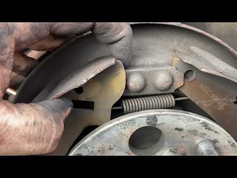 Chix's Triumph Stag Ford Essex 3L V6 - Rear Cylinder and Flexi Replacement, top spring fitting