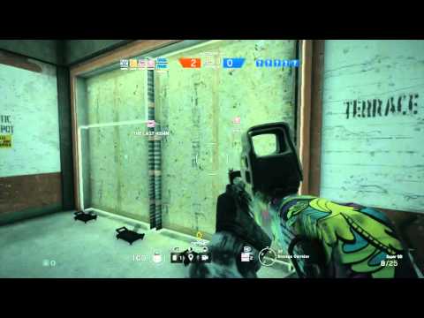 Rainbow Six Siege - Teammates reinforcing wall from outside