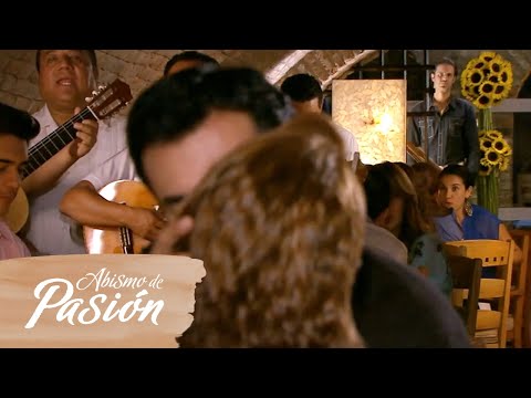 Elisa kisses Damián after realizing Gael followed them | Abyss of Passion 3/5 | C-81 | tlnovelas