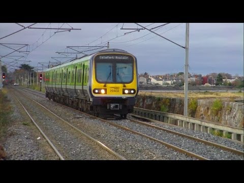 Irish Rail DMU 29402 passing through Booterstown Station, Dublin