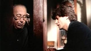 Adios, Roberto 1985 - escena en el confesionario