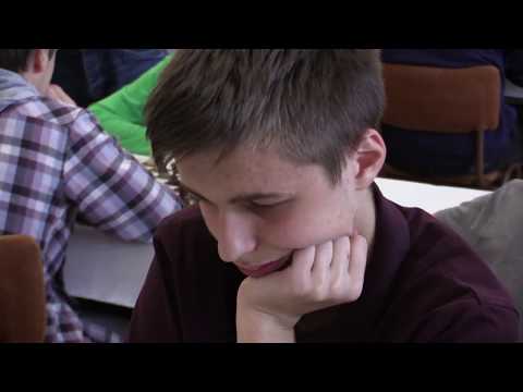 žiaci 6.1. Andrej Hollý - Radovan Priechodský 1/2:1/2