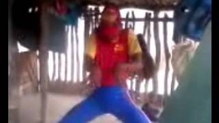 preview picture of video 'Higo de Souza de Uibai-ba dançando la rabiosa de shaquiira'