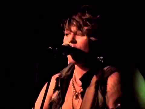 Esthi Kiel live "where is the love/du liebst mich nicht