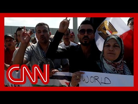 拉法關卡埃及示威女孩 先後與CNN及英國名嘴槓上[影]
