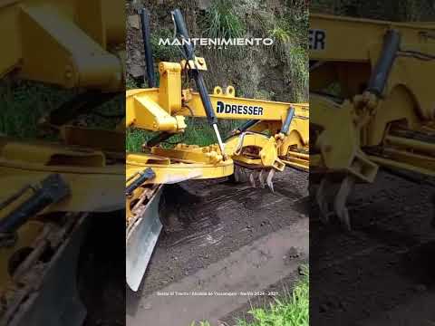 🚜 ¡Avanza el mantenimiento vial en Yacuanquer! 🌄  Sector El Triunfo