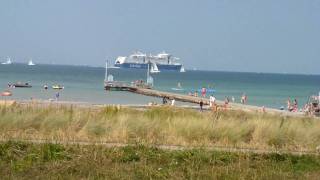 preview picture of video 'Color Line - Auslaufen der Fähre - Sicht vom Ostsee-Strand in der Kieler Bucht'