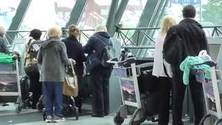 preview picture of video 'Iceland's Modern and Easy Keflavik International Airport'