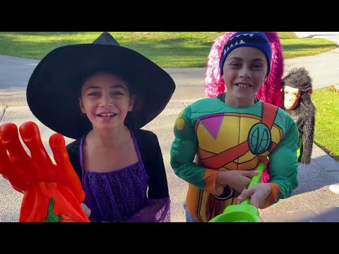 Heidi and Zidane play Halloween. Trick or Treat 
