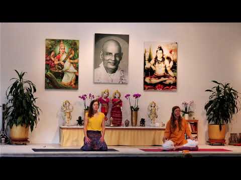 Bhakti-Puja-Yogastunde mit Manuela - Yoga Vidya Mittelstufe Live - 09:15 Uhr 18.07.2021