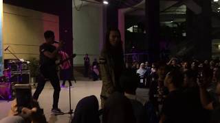 Download lagu Garisan Sartan - Sekumpulan Orang Gila (live performance di Uitm Shah Alam) mp3 Download lagu Garisan Sartan - Sekumpulan Orang Gila (live performance di Uitm Shah Alam) mp3