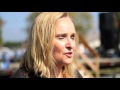 Melissa Etheridge plays at women's prison