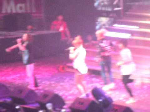 110604 2NE1 - CLAP YOUR HANDS @ THE PARTY! 2ne1 Live in Manila