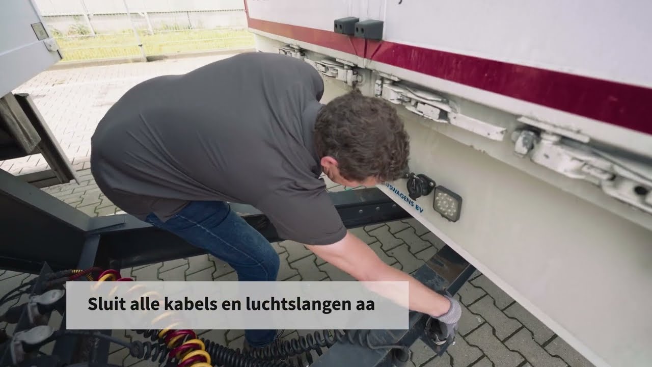 Aan- en afkoppelen motorwagen met aanhangwagen